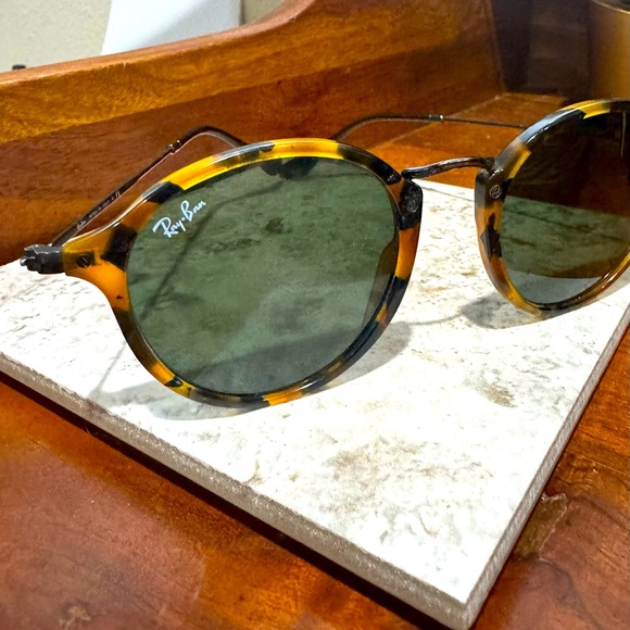 Ray-Ban Round Fleck Men’s Sunglasses | Tortoise Shell Finish - Picture 5 of 8